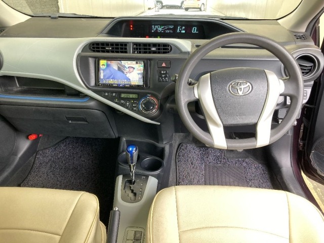 Toyota AQUA 2014 8274328-4