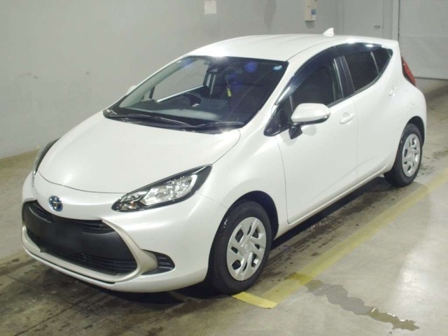 Toyota AQUA 2022 8274335-0