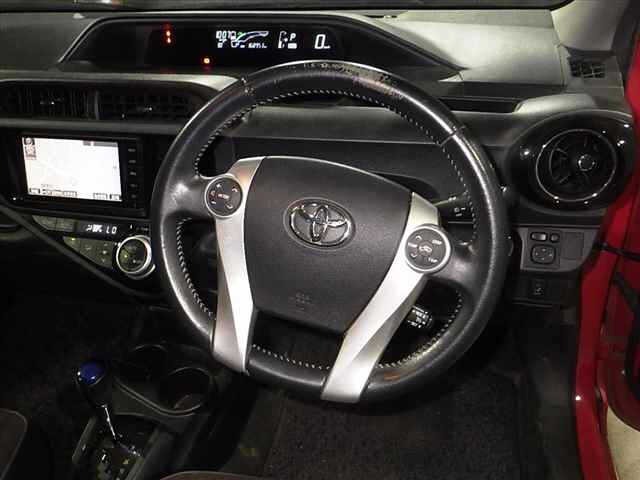 Toyota AQUA 2015 8274346-8