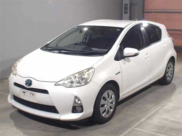 Toyota AQUA 2013 8274353-0