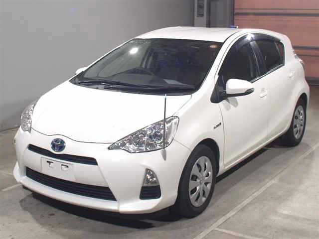 Toyota AQUA 2013 8274354-0