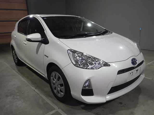Toyota AQUA 2013 8274354-3
