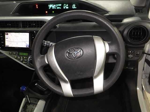 Toyota AQUA 2013 8274354-8