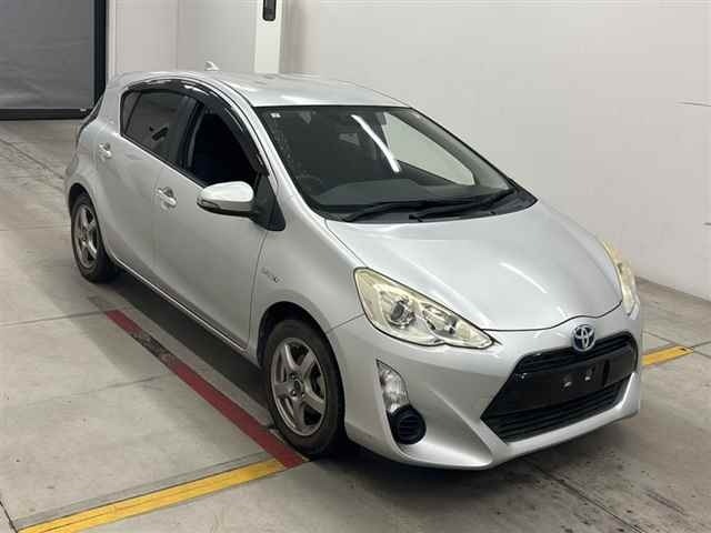 Toyota AQUA 2015 8274359-0