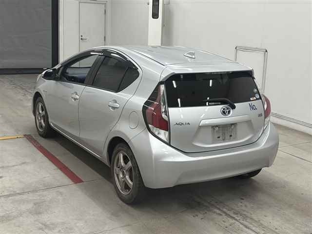 Toyota AQUA 2015 8274359-1