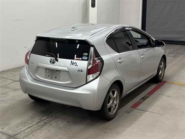 Toyota AQUA 2015 8274359-5