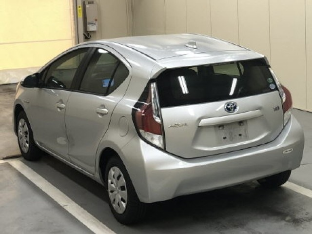 Toyota AQUA 2016 8274368-1