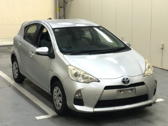 Toyota AQUA 2014 8274369-0