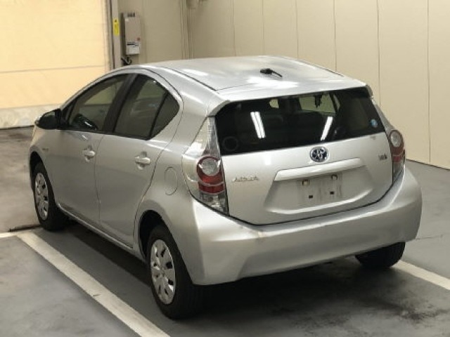 Toyota AQUA 2014 8274369-1