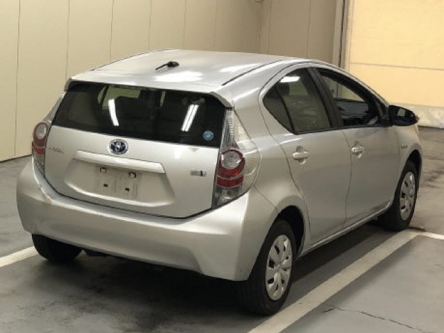 Toyota AQUA 2014 8274369-3