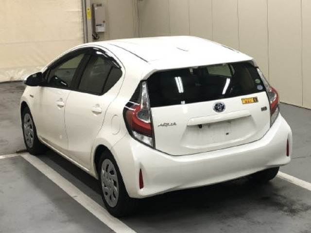 Toyota AQUA 2019 8274372-1