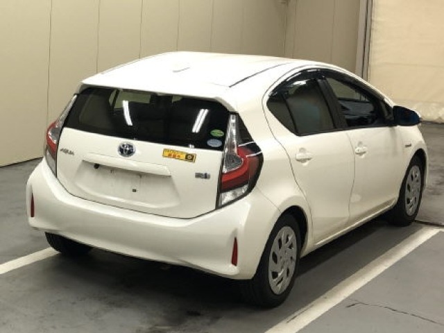 Toyota AQUA 2019 8274372-3