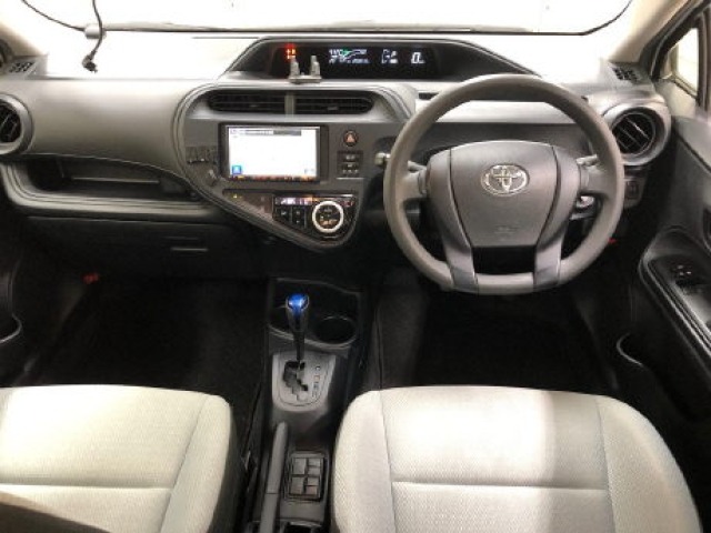 Toyota AQUA 2019 8274372-4