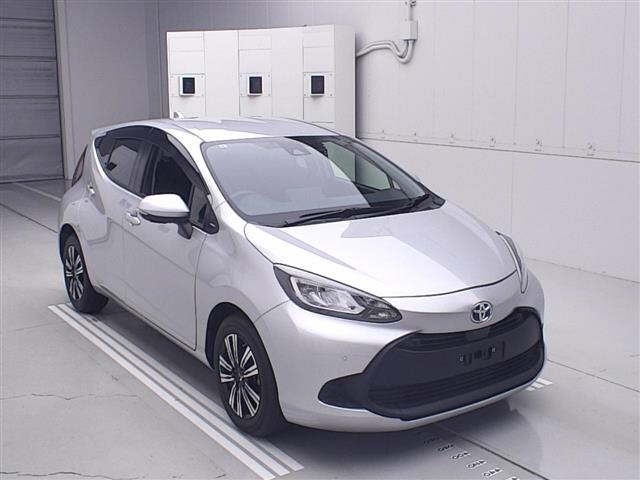 Toyota AQUA 2021 8274478-0