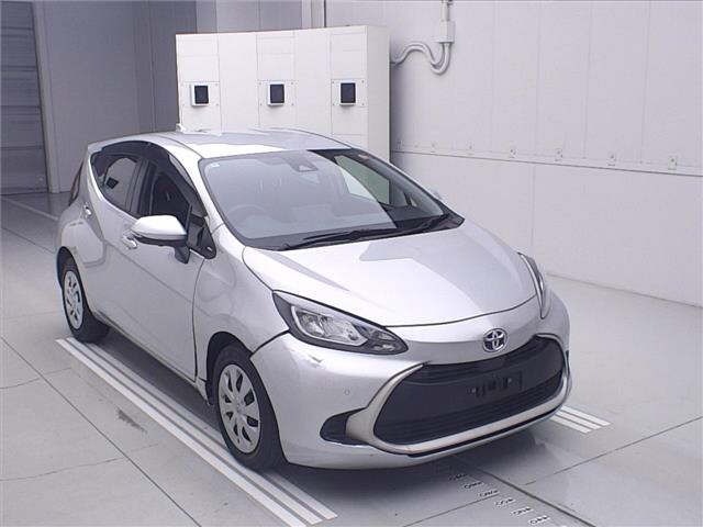 Toyota AQUA 2022 8274481-0