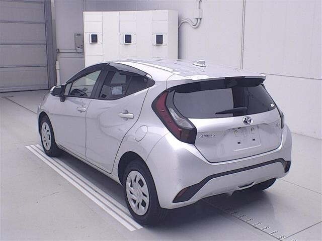 Toyota AQUA 2022 8274481-1