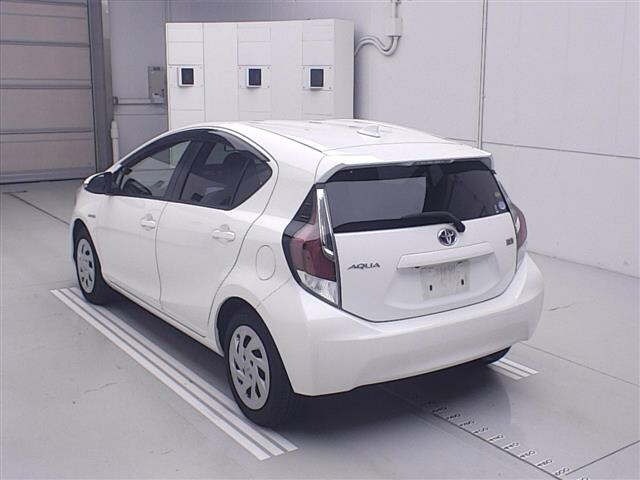 Toyota AQUA 2016 8274482-1