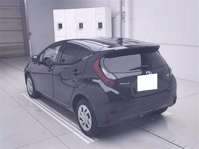 Toyota AQUA 2022 8274488-1