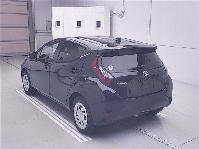 Toyota AQUA 2024 8274490-1