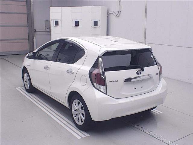 Toyota AQUA 2017 8274493-1
