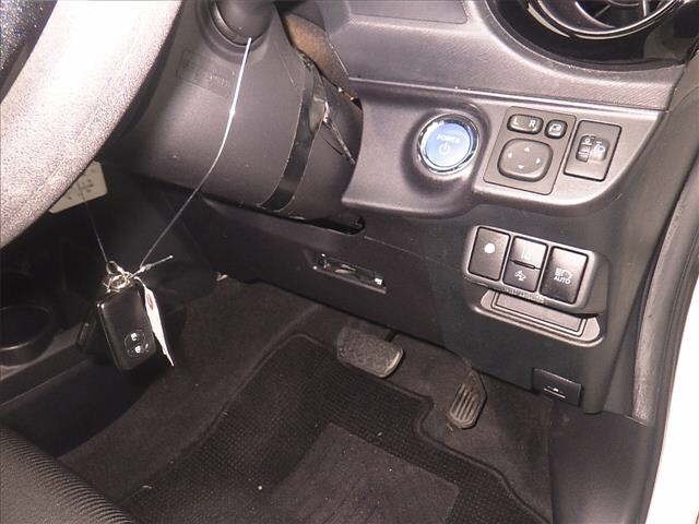 Toyota AQUA 2017 8274493-8