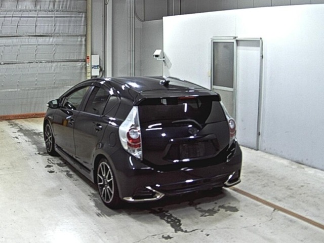 Toyota AQUA 2014 8274509-1