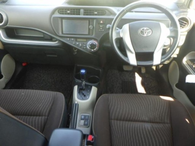 Toyota AQUA 2013 8274518-3
