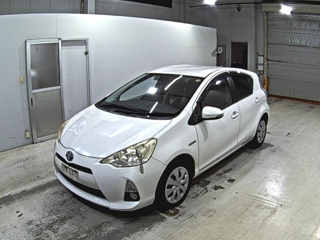 Toyota AQUA 2013 8274518-4