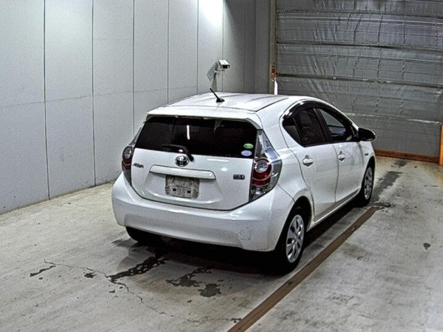 Toyota AQUA 2013 8274518-5