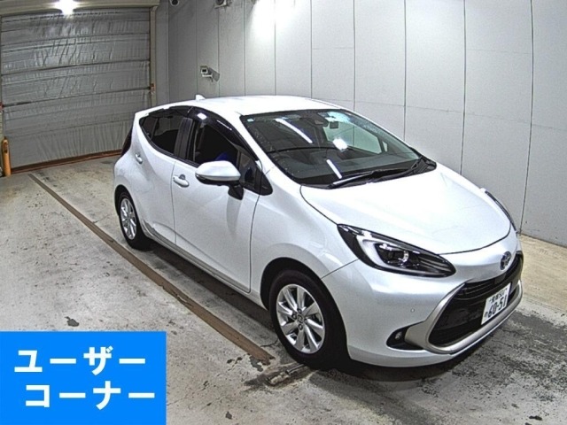 Toyota AQUA 2025 8274523-0