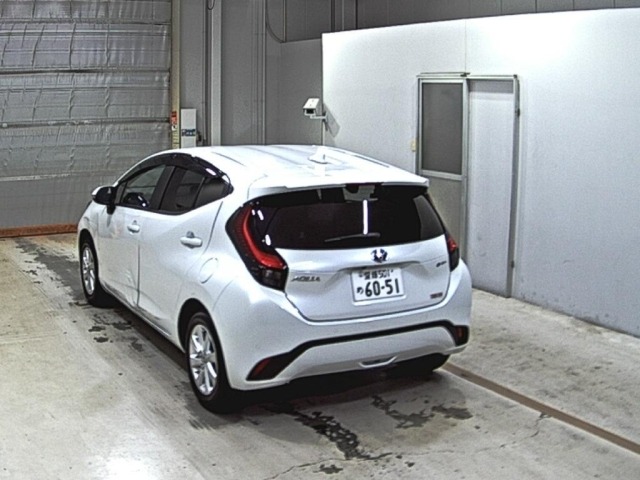 Toyota AQUA 2025 8274523-1