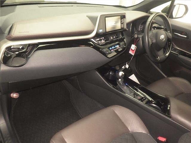 Toyota C-HR 2016 8286297-4