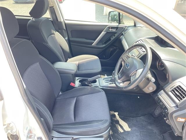 Subaru FORESTER 2014 8289996-4