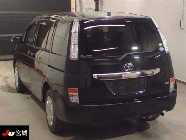 Toyota ISIS 2013 8291842-1