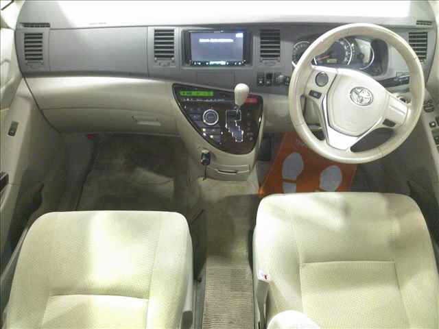 Toyota ISIS 2013 8291842-5