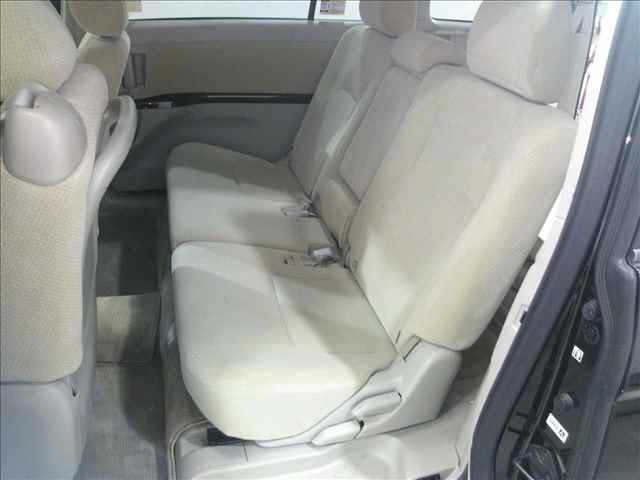 Toyota ISIS 2013 8291842-6