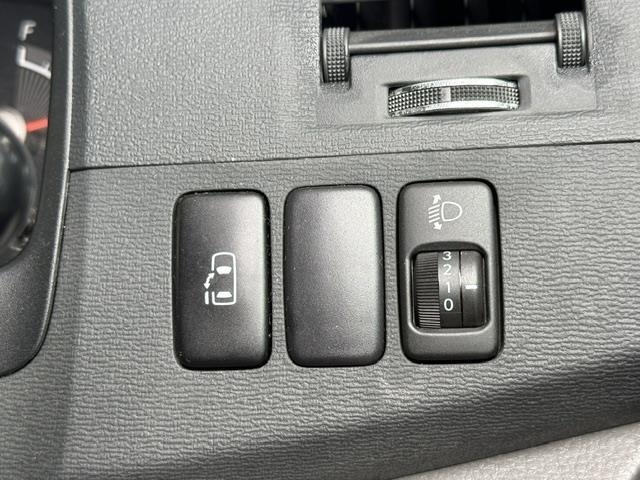 Toyota ISIS 2005 8291853-12