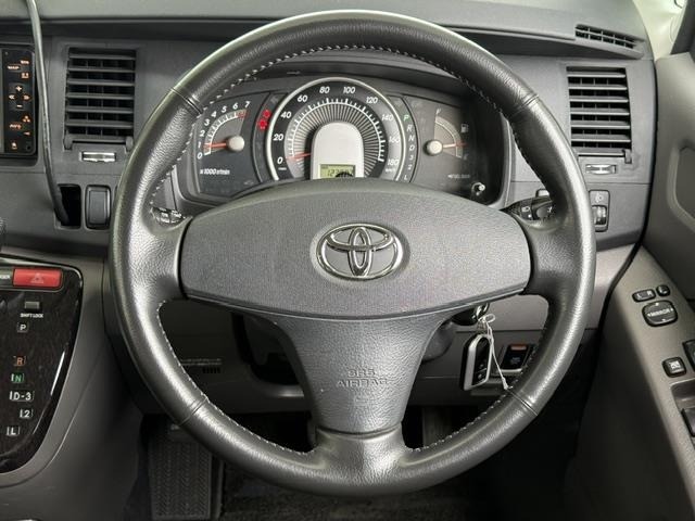 Toyota ISIS 2005 8291853-21