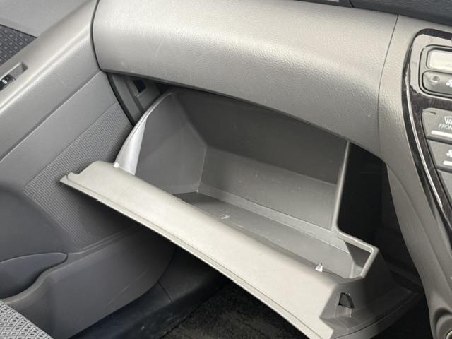 Toyota ISIS 2005 8291853-22