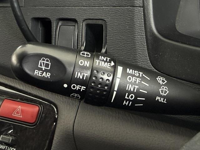 Toyota ISIS 2005 8291853-3