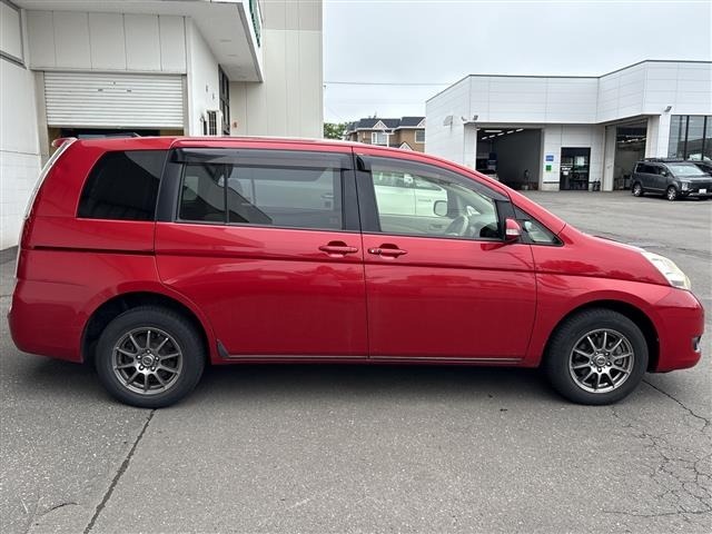 Toyota ISIS 2013 8291854-1