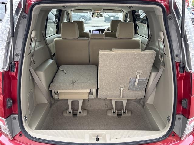 Toyota ISIS 2013 8291854-12