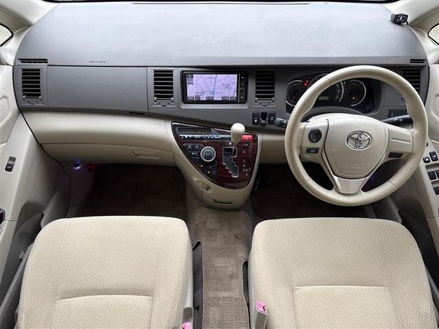 Toyota ISIS 2013 8291854-14