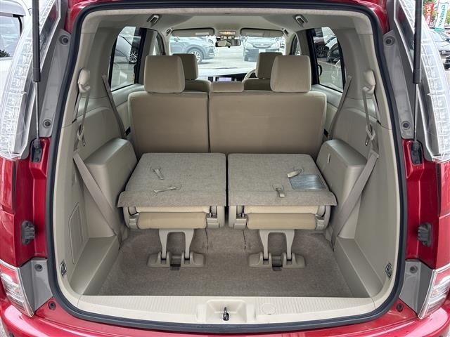Toyota ISIS 2013 8291854-20