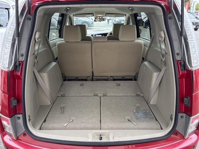 Toyota ISIS 2013 8291854-22