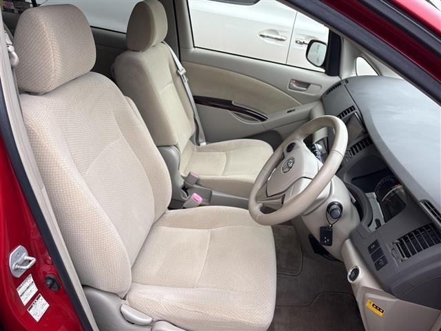 Toyota ISIS 2013 8291854-3
