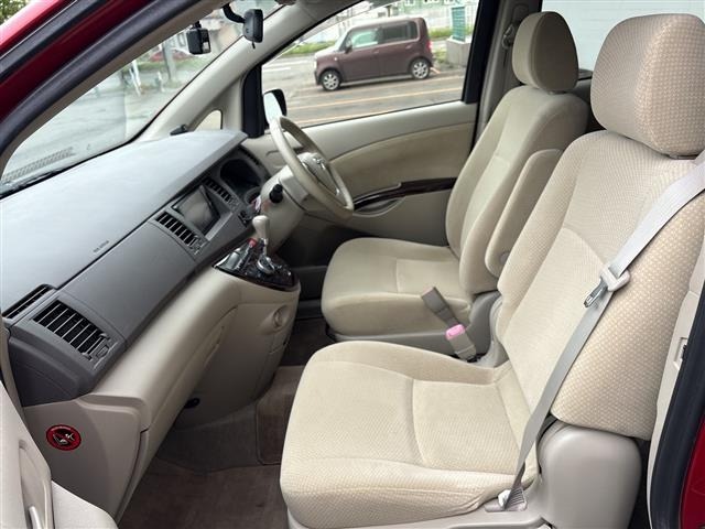 Toyota ISIS 2013 8291854-5