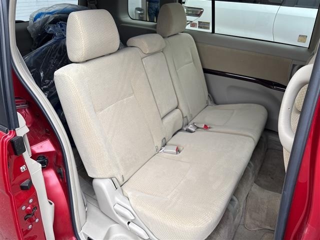 Toyota ISIS 2013 8291854-7