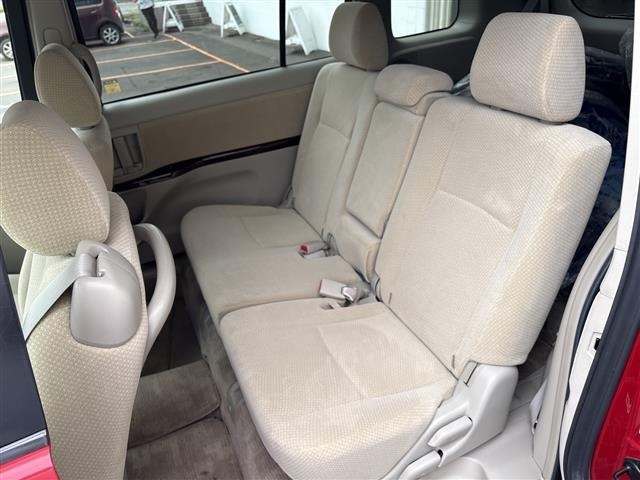 Toyota ISIS 2013 8291854-8