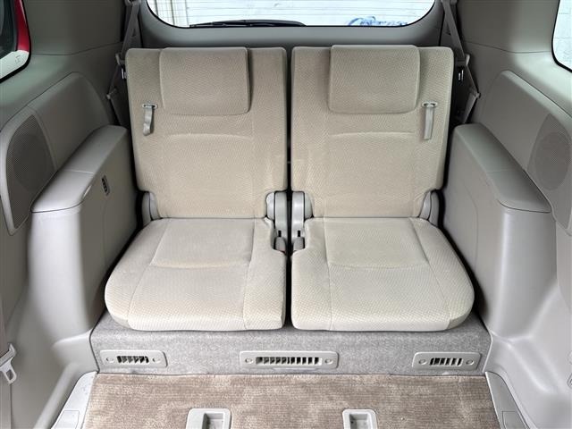 Toyota ISIS 2013 8291854-9